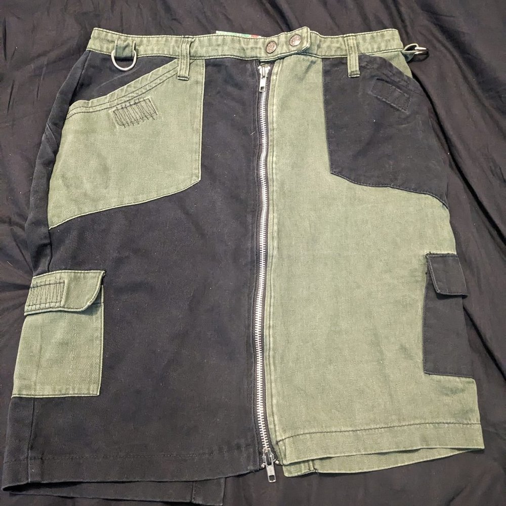 Lip service skirt Bombs over Baghdad